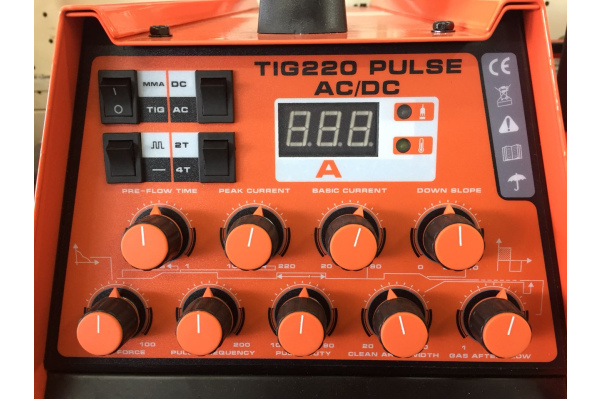Фото 3 - Аргонная сварка Искра Industrial Line TIG 220 Pulse AC/DC
