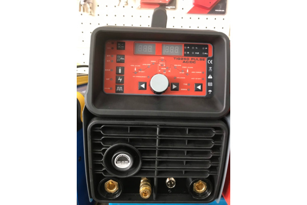 Фото 2 - Аппарат аргонодуговой сварки WMaster TIG 250 Pulse AC/DC