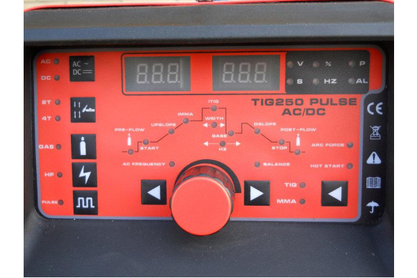 Фото 4 - Аппарат аргонодуговой сварки Искра TIG 250 AC/DC Pulse Industrial Line