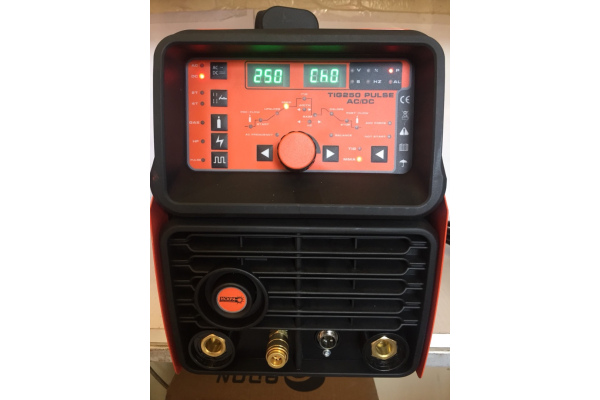 Фото 6 - Аппарат аргонодуговой сварки Искра TIG 250 AC/DC Pulse Industrial Line