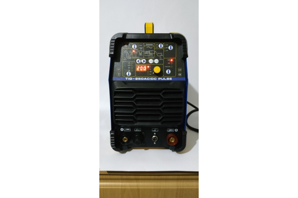 Фото 4 - Аргонная сварка Искра Профи COBALT TIG-250 AC/DC Pulse