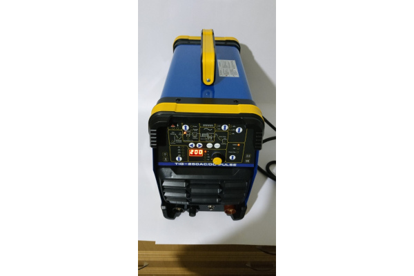 Фото 11 - Аргонная сварка Искра Профи COBALT TIG-250 AC/DC Pulse