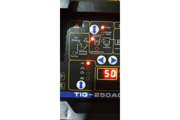 Фото 19 - Аргонная сварка Искра Профи COBALT TIG-250 AC/DC Pulse
